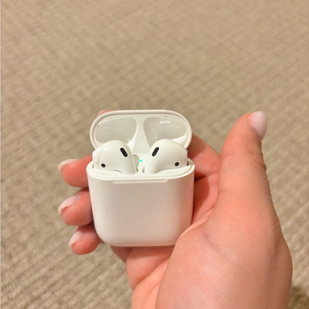 Apple AirPods with Charging Case